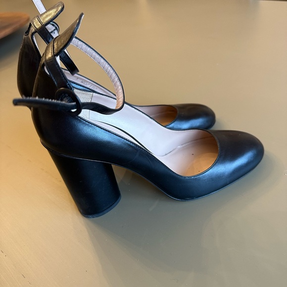 Black Stuart Weitzman Mary Jane pumps size 39 - Picture 2 of 5